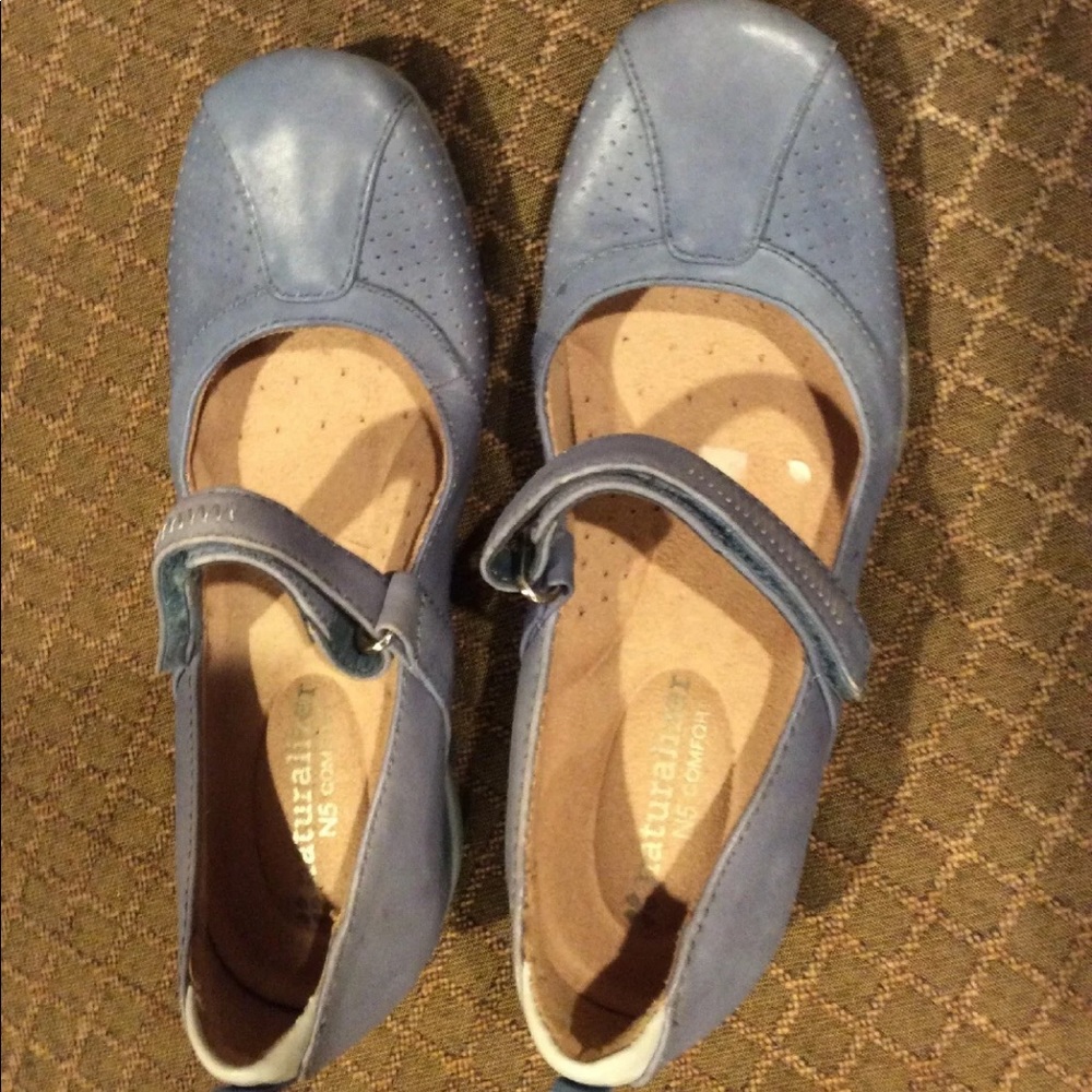 Naturalizer Mary Jane wedge size 4